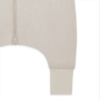 Nærbilde av elastiske jerseyføtter på Sovepose med føtter 1.0 TOG beige 70 cm