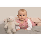 Spilledåse kanin Hoppie Soft Cuddly Friends 26 cm bakside