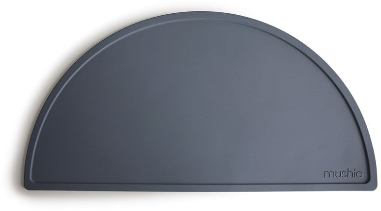 Spisematte i silikon tradewinds 48x23 cm Mushie forfra