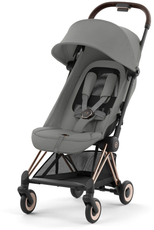 Montert Sportsvogn Coya ultrakompakt Rosegold Mirage Grey i bruk