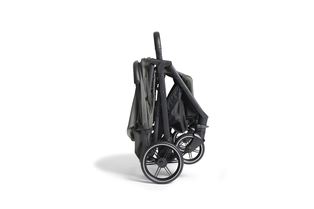 Sportsvogn parcel™ lx Signature Evergreen i bruk på tur