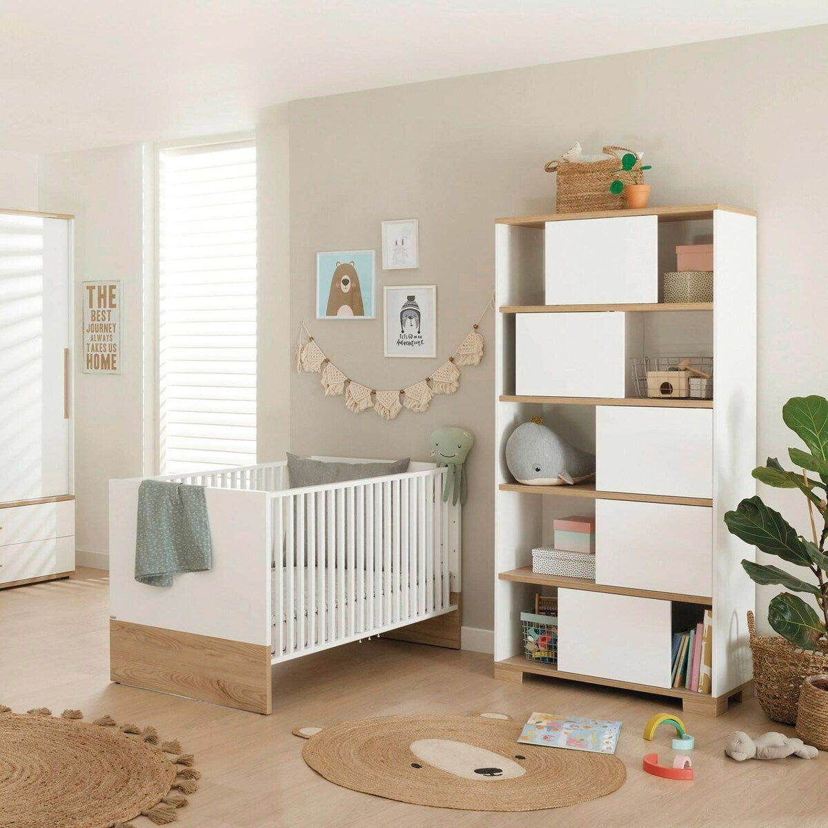 Sprinkelseng Yolanda 70x140 cm, bakside med solid design
