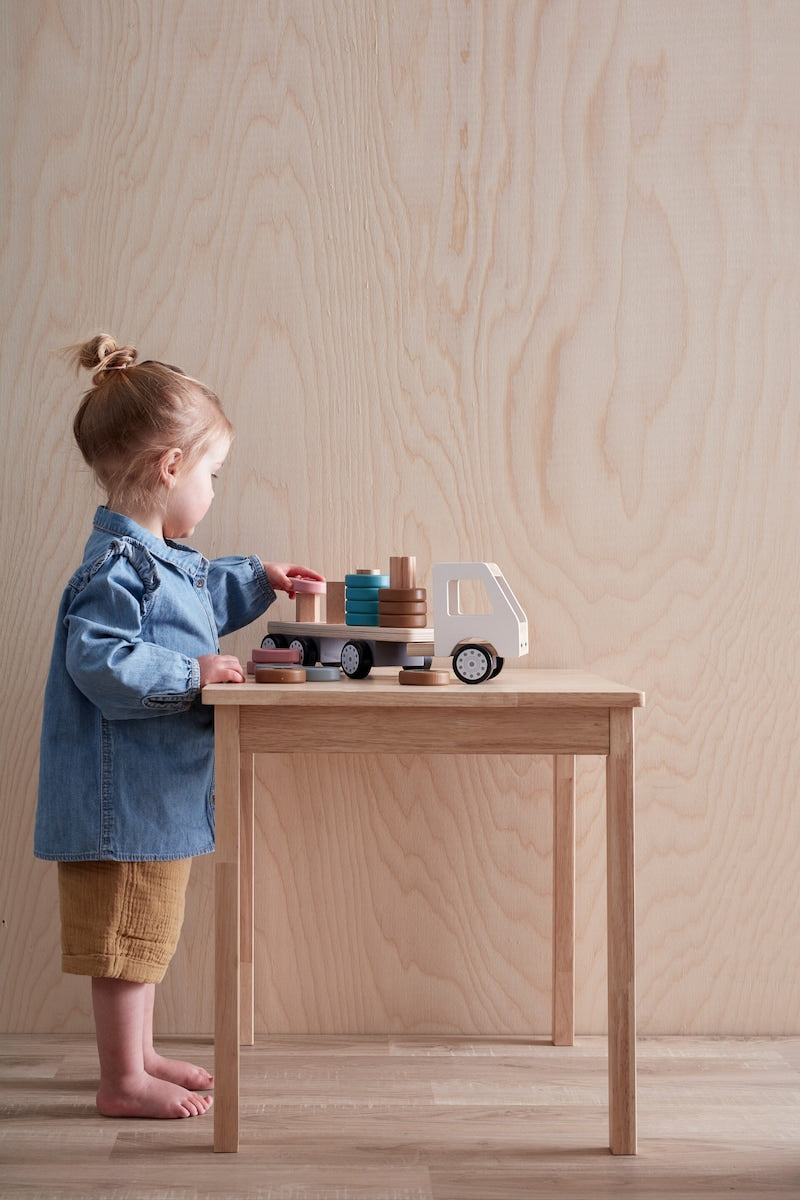 Stableleke lastebil Aiden i tre 38 cm detalj av pinner