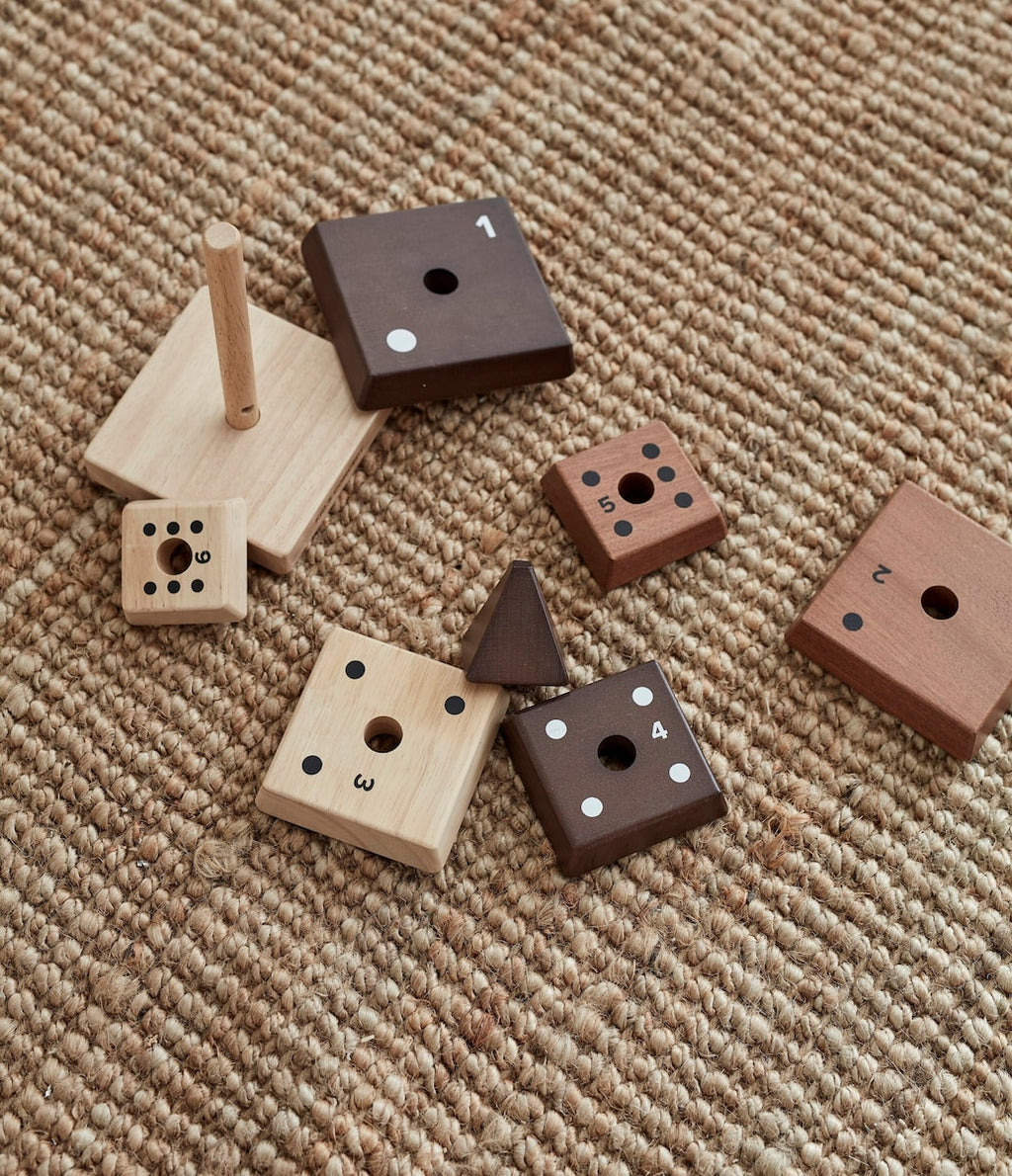 Stablepyramide Natur Neo i tre montert