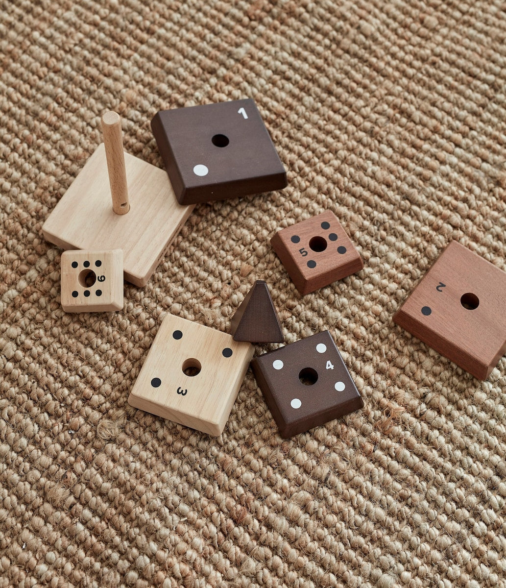 Stablepyramide Natur Neo i tre montert