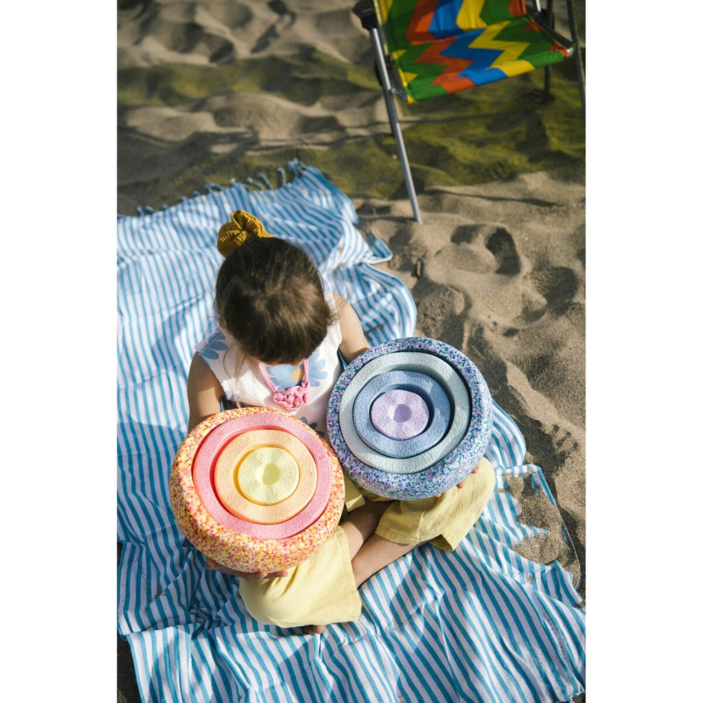 Montert Stablesteiner Summer Rainbow 8-delers sett i lek