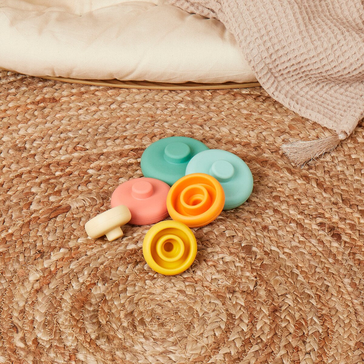 Stabletårn i silikon Tropical Vibes montert på bord