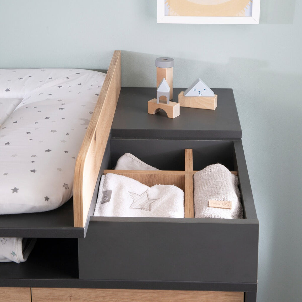 Stellekommode bred Lenn med avtakbar stelletopp 93 cm med dekor Artisan Eiche