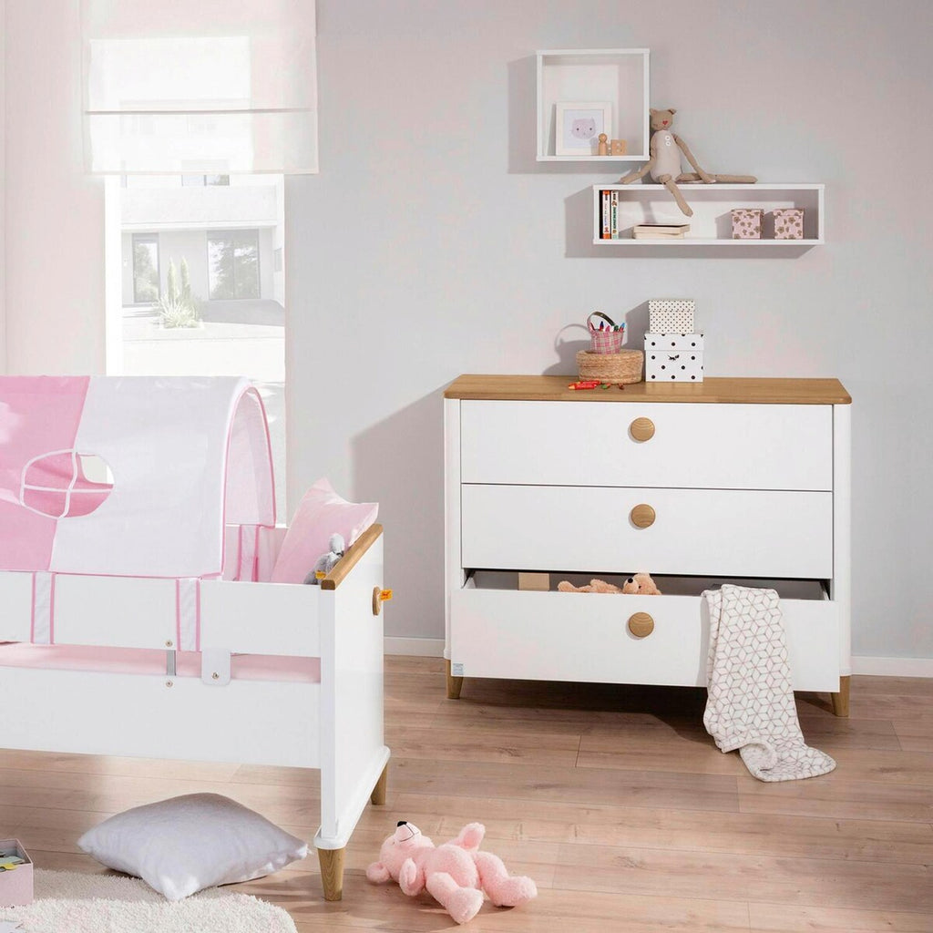 Stellekommode Lotte & Fynn med 3 skuffer detalj av eikedetaljer