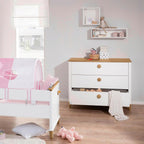 Stellekommode Lotte & Fynn med 3 skuffer detalj av eikedetaljer
