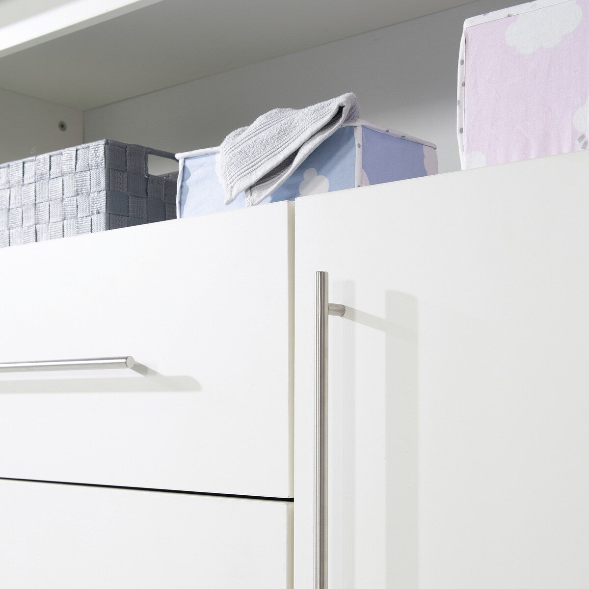 Stellekommode Maren bred med avtakbar stelleplate 90 cm i hvitt dekor