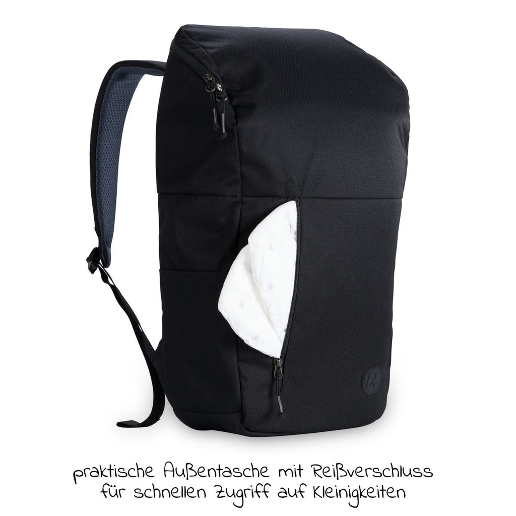 Nærbilde av skulderstropp på Stellesekk Pack N Walk 22 l i resirkulert polyester, sort