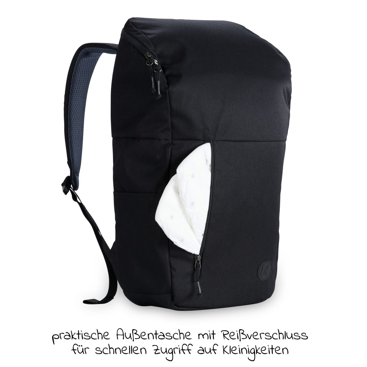 Nærbilde av skulderstropp på Stellesekk Pack N Walk 22 l i resirkulert polyester, sort