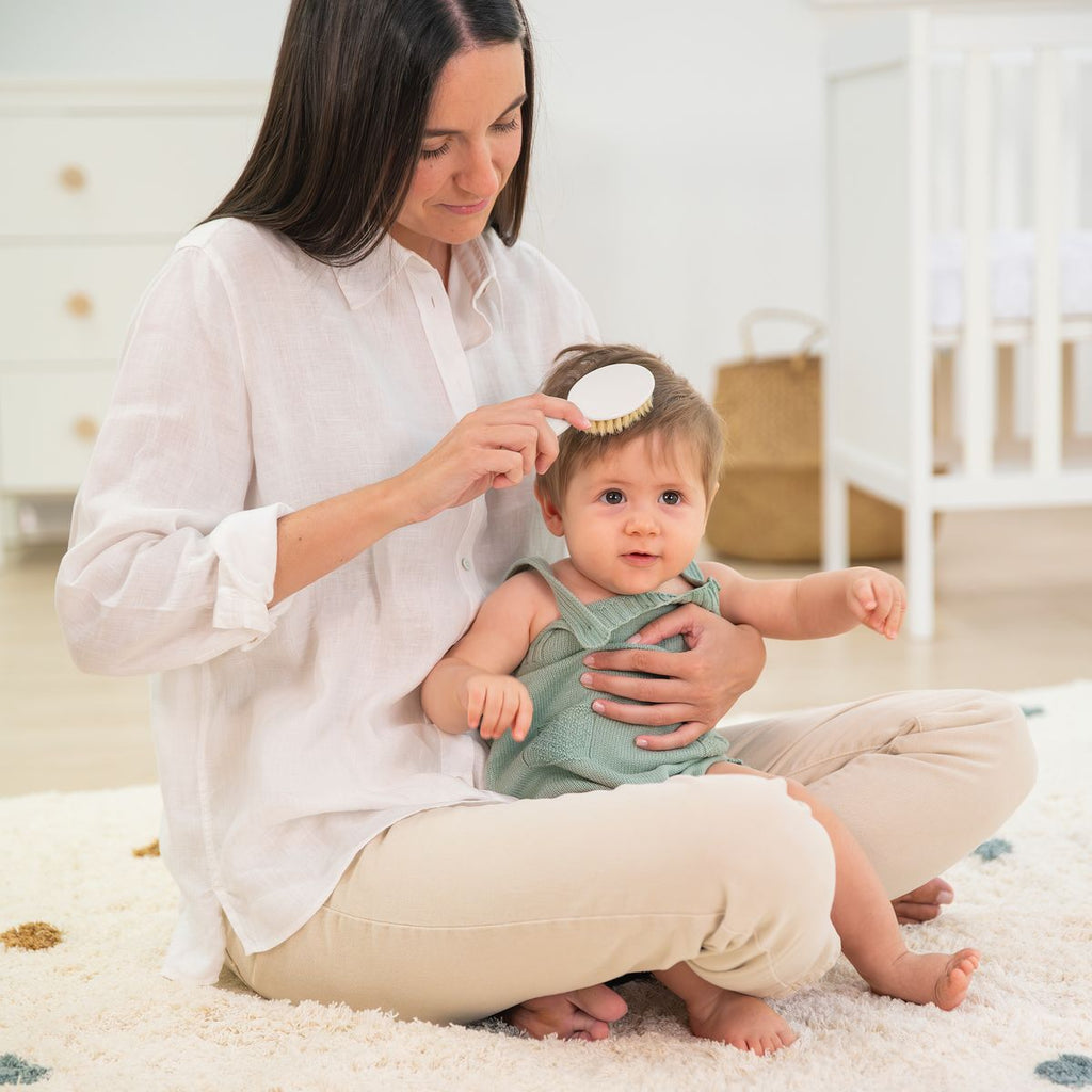 Nærbilde av silikontannbørste i Stellesett Baby Kit 8 deler i vanntett etui