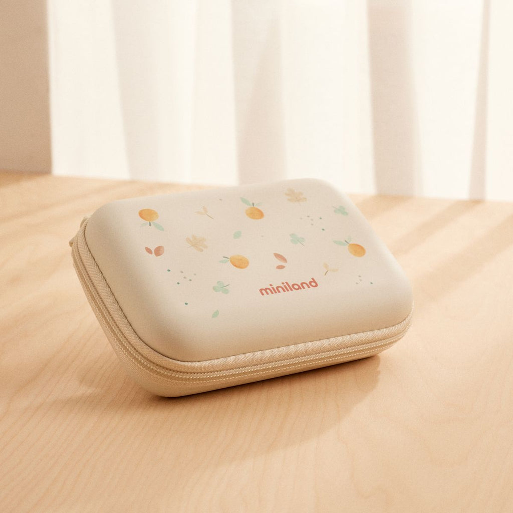 To neglefeiler i Stellesett Baby Kit 8 deler i vanntett etui