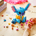 Stitch 43249 byggefigur nærbilde av bevegelige ører