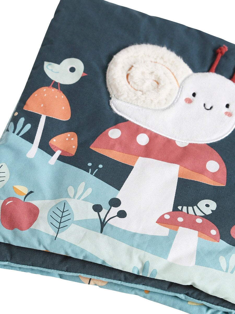 Oversikt av alle sider i Stoffbok for baby Skogvenner 25x25 cm bomull