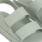 Detalj av borrelås på Strandsandaler Joy str. 20 peppermint PVC