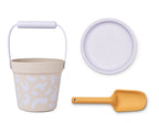 Strandsett 3-deler bøtte spade og sil misty lilac - Liewood forfra