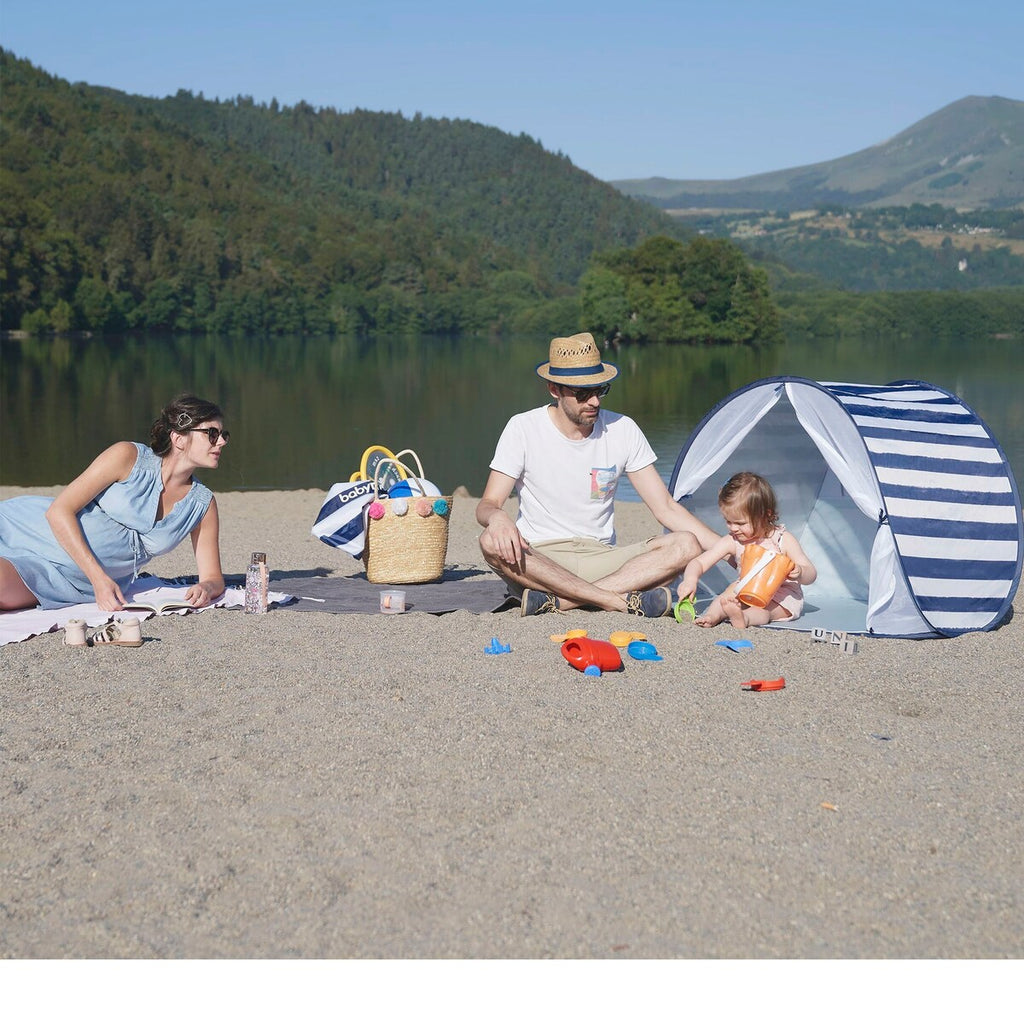 Vindu med gardin på Strandtelt Marinière med UV-beskyttelse 50+ pop-up