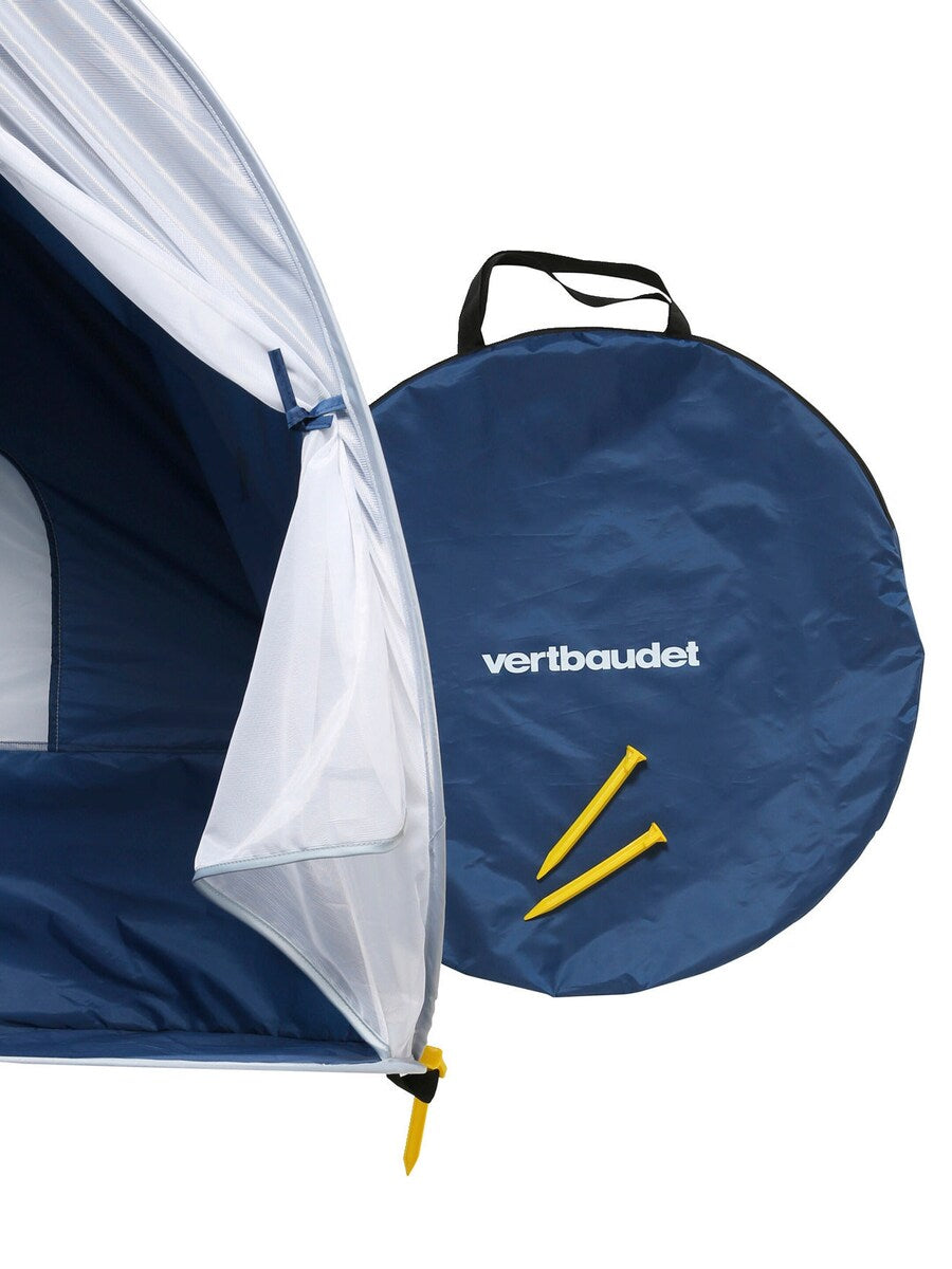 Strandtelt med UV-beskyttelse UPF 40+ polyester montert på strand