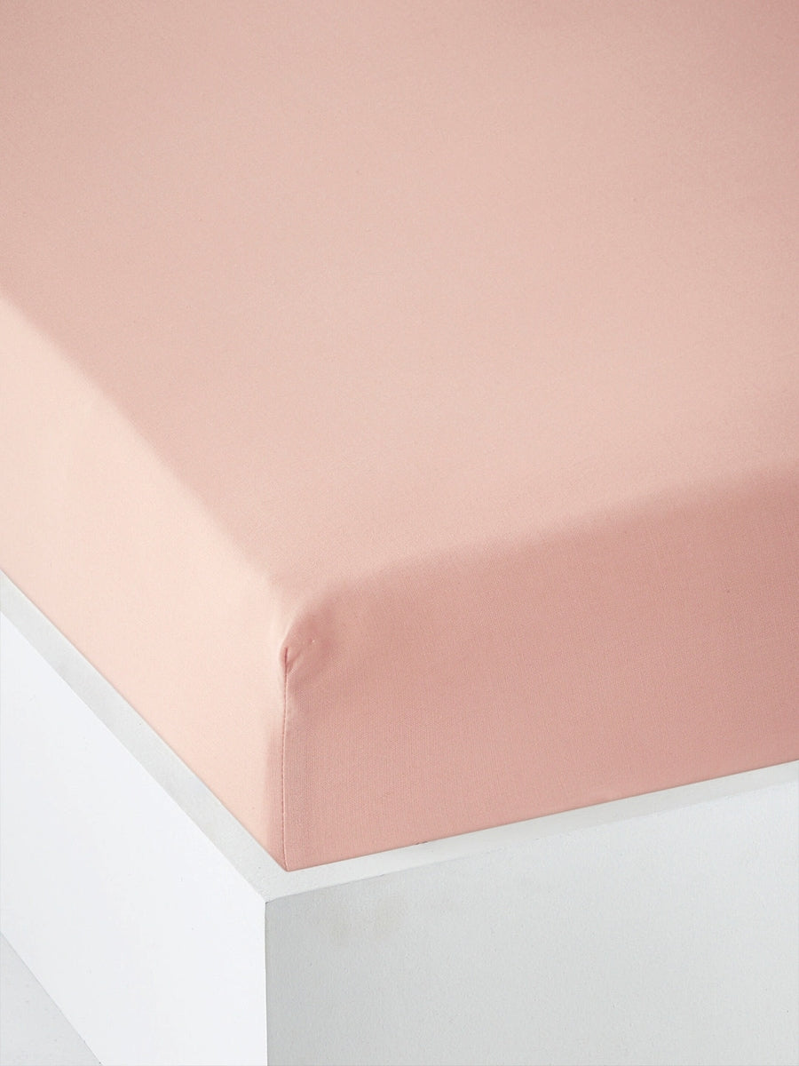 Detalj av Stretchlaken for baby ensfarget 100 % bomull materiale