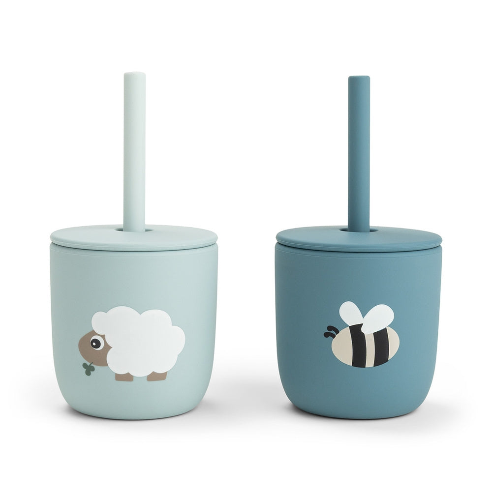 Sugerørkopp i silikon 2-pack Tiny Farm blå Done by Deer forfra