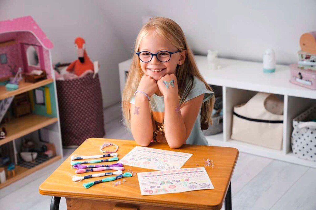 Sikkerhetsnål og knytteunderlag i Cool Summer settet
