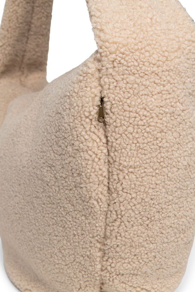 Teddy skulderveske ecru 48x36 cm Studio Noos montert