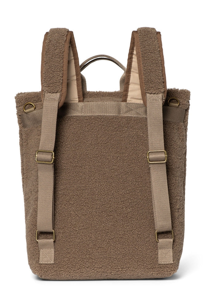 Teddyryggsekk for voksne brun 41x39 cm nærbilde av stropp
