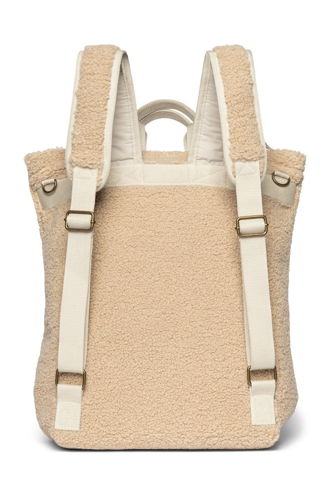 Nærbilde av tekstur på teddyryggsekk for voksne ecru 41x39 cm polyester Studio Noos