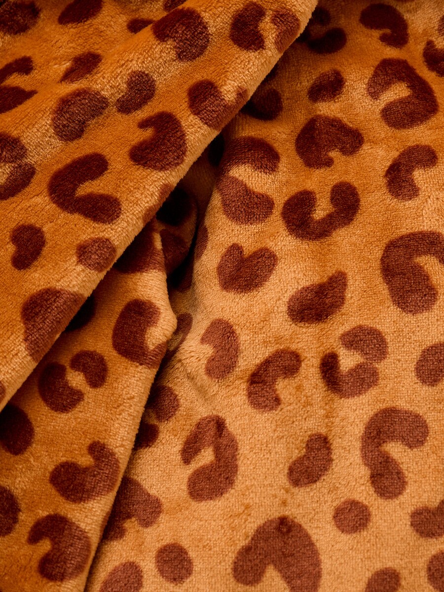 Teppe med hette og ermer leopardmønster bakside