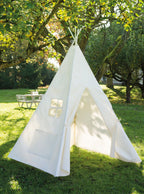 Montert Tipitelt i canvas med fiberglassstenger 156x110x177 cm sett fra siden