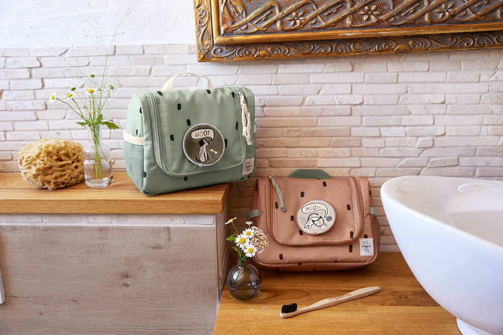 Toalettmappe mini Happy Prints light olive for barn - detalj av patches