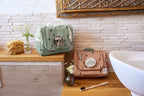 Toalettmappe mini Happy Prints light olive for barn - detalj av patches