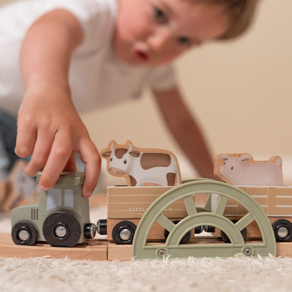 Togtog i tre Little Farm med bondegårdsdyr bakside