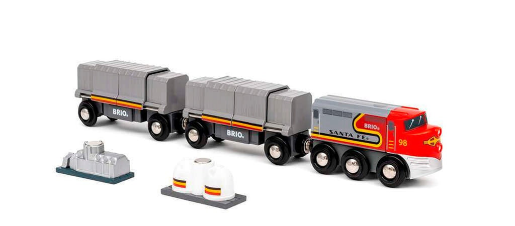 Nærbilde av trelokomotiv i Trains of the World Santa Fe tog i tre med 2 vogner