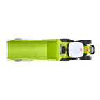Montert Traktor Claas med tilhenger sett fra siden