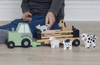 Traktor med bondegårdsdyr i tre med henger Jabadabado med alle dyr