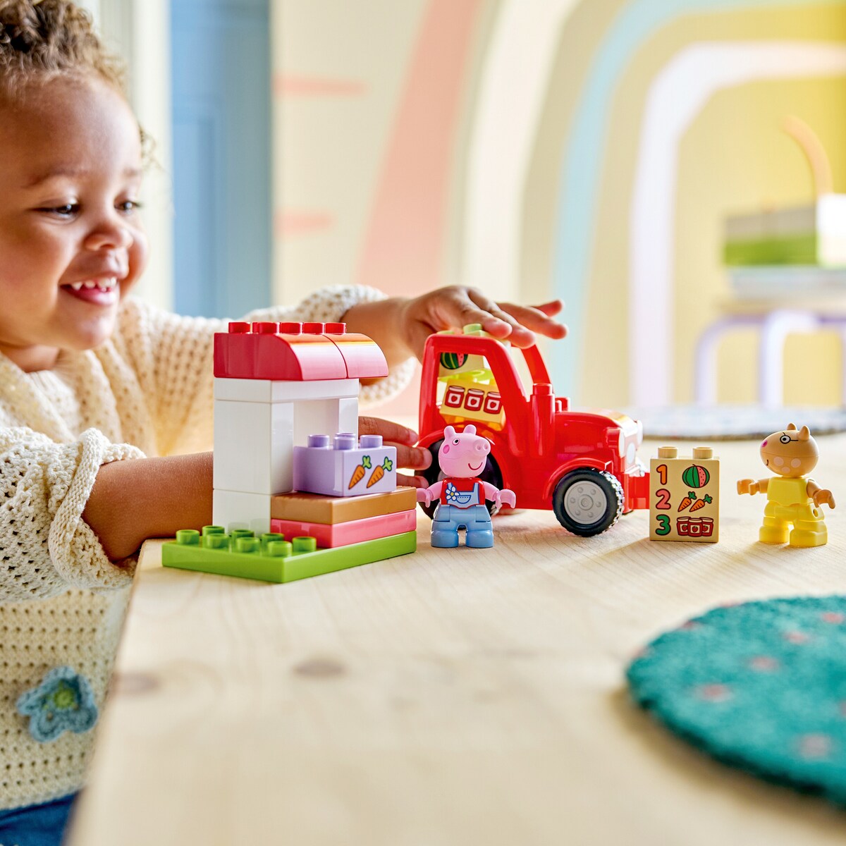 Montert markedsbod og traktor fra Traktor og markedsbod Peppa Gris 18 deler