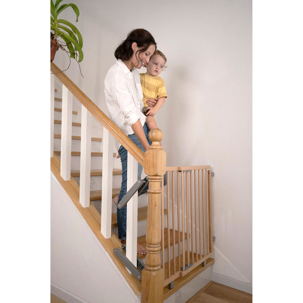 Detalj av klemmefeste på Trappegrind Plus 93-135 cm, høyde 83 cm