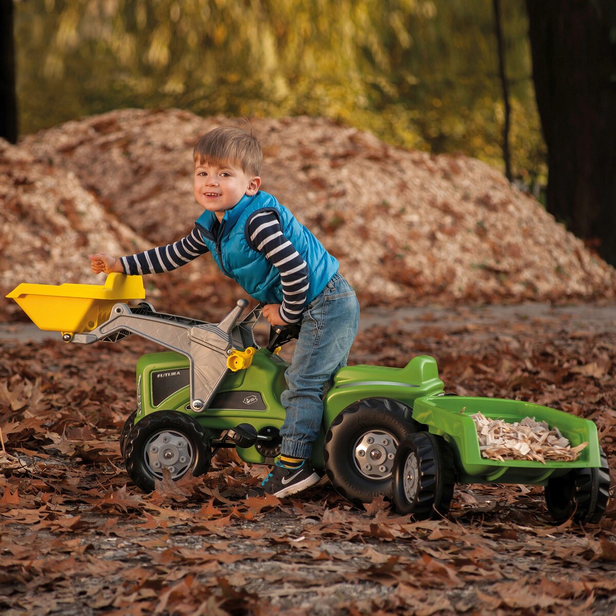 Detalj av frontlaster på Tråtraktor rollyKiddy Futura