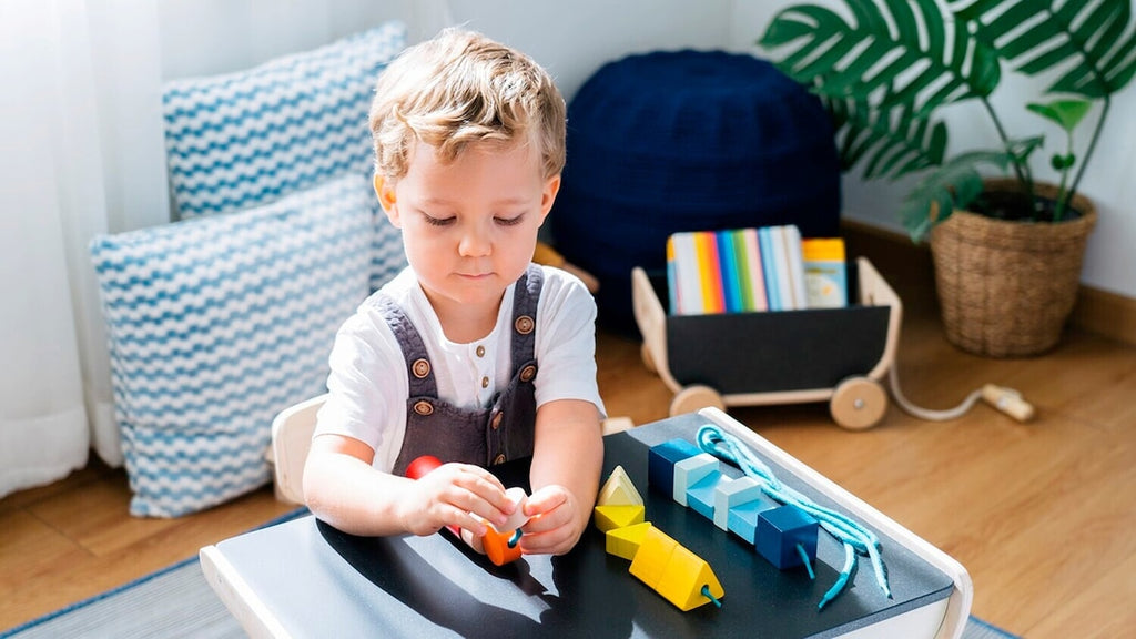 Trefigurer med tresnor geometriske former fra 3 år i lek
