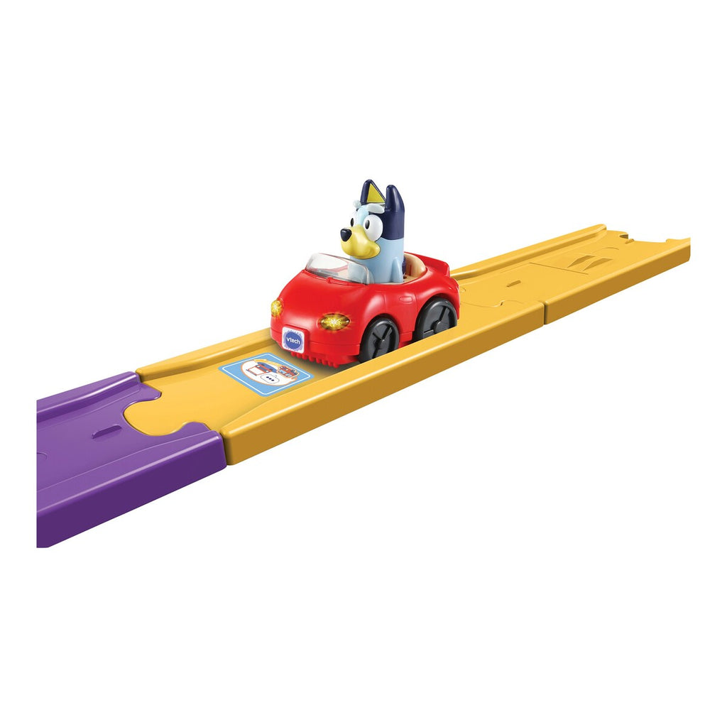 Montert Tut Tut Baby Flitzer Blueys kabriolet i lek