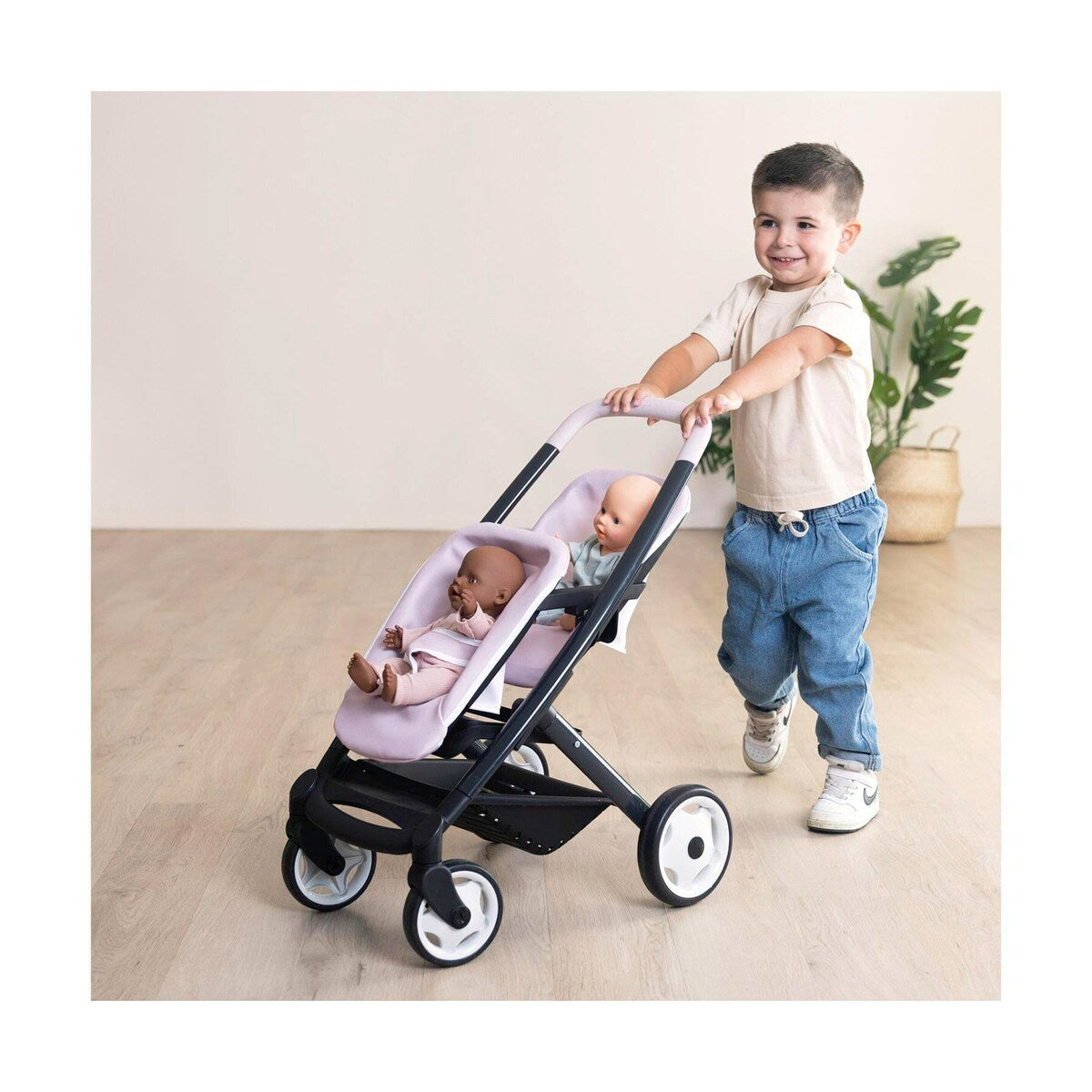 Detalj av sikkerhetssele på Tvillingdukkevogn Maxi-Cosi-design for dukker opptil 42 cm