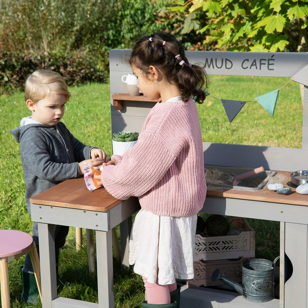 Montert Utekjøkken Mud Café med disk og luke