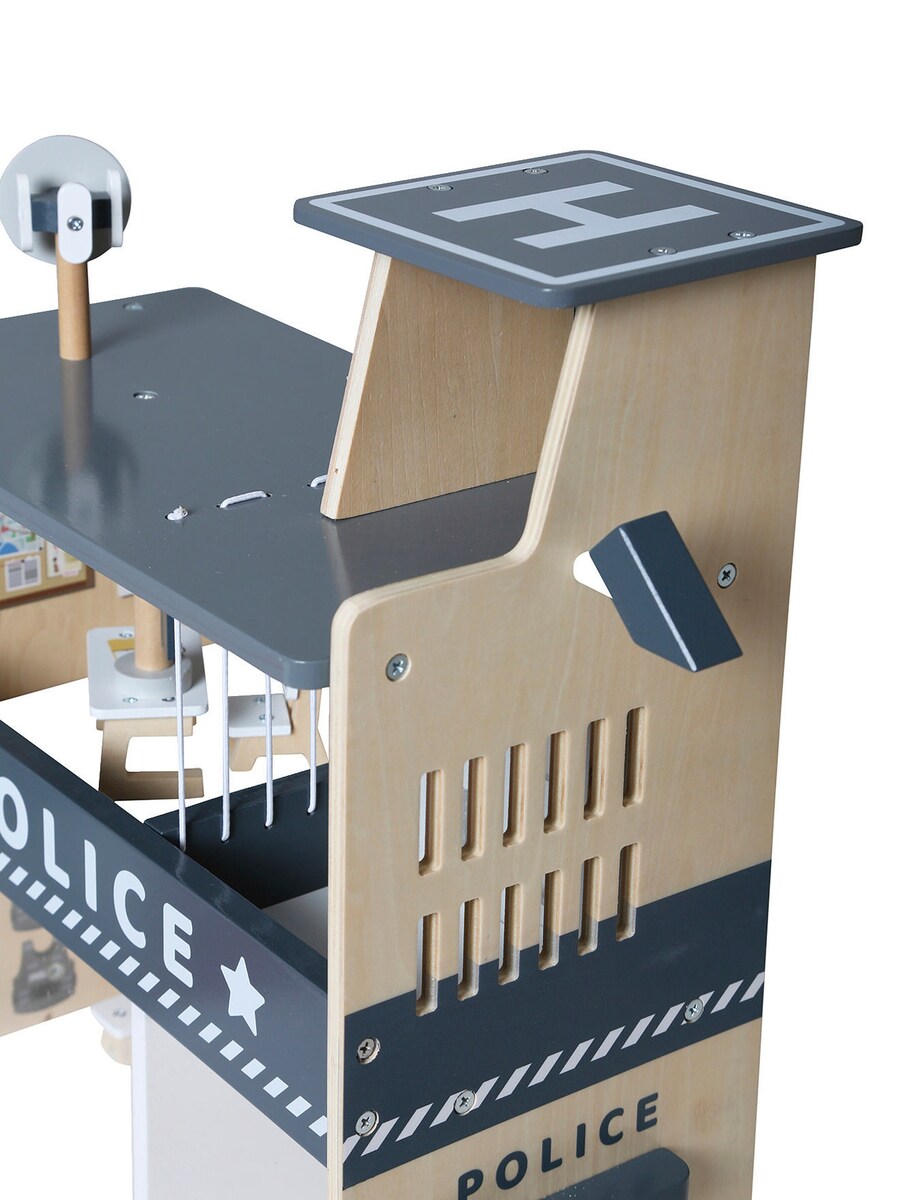 Nærbilde av basketballbane på taket av Utrykningsstasjon politi og brannvesen i tre FSC®