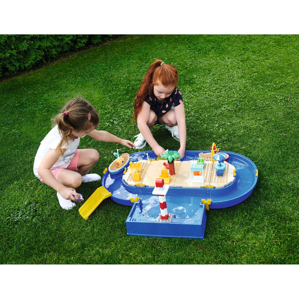 Montert Vannbane Peppa Holiday med 3 figurer og 2 båter i lek