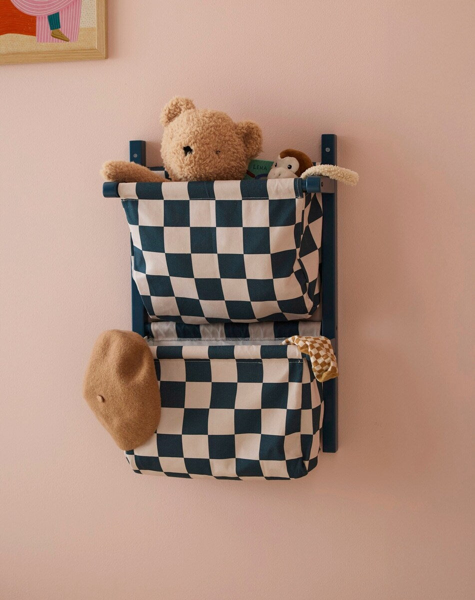 Bakside av vegghylle med tekstillommer i bomull 60x19 cm