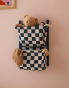 Bakside av vegghylle med tekstillommer i bomull 60x19 cm